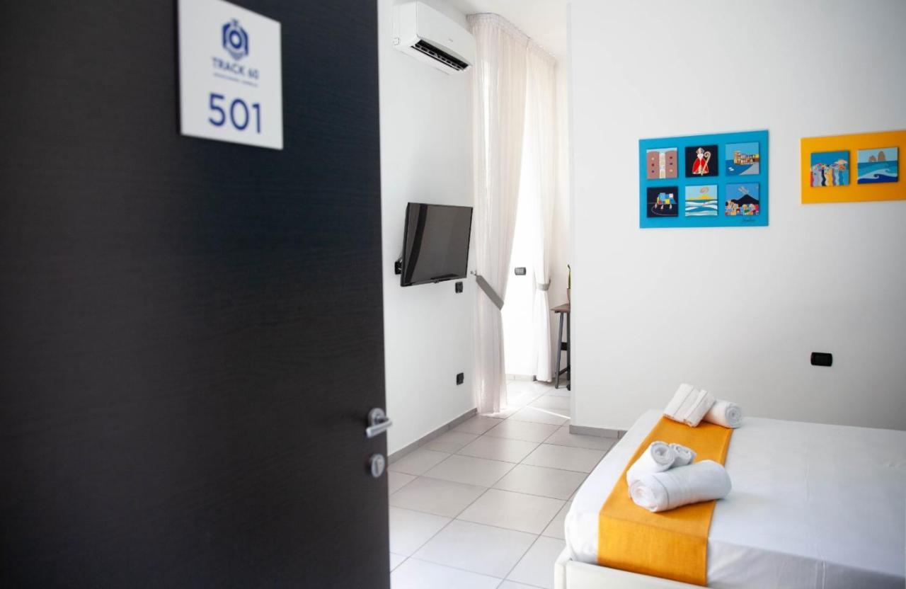 Track 60 - Private Rooms Garibaldi Naples Luaran gambar